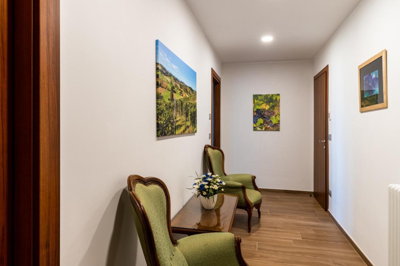 Agriturismo Tenuta La Meridiana 몬테그로소 다스티 외부 사진